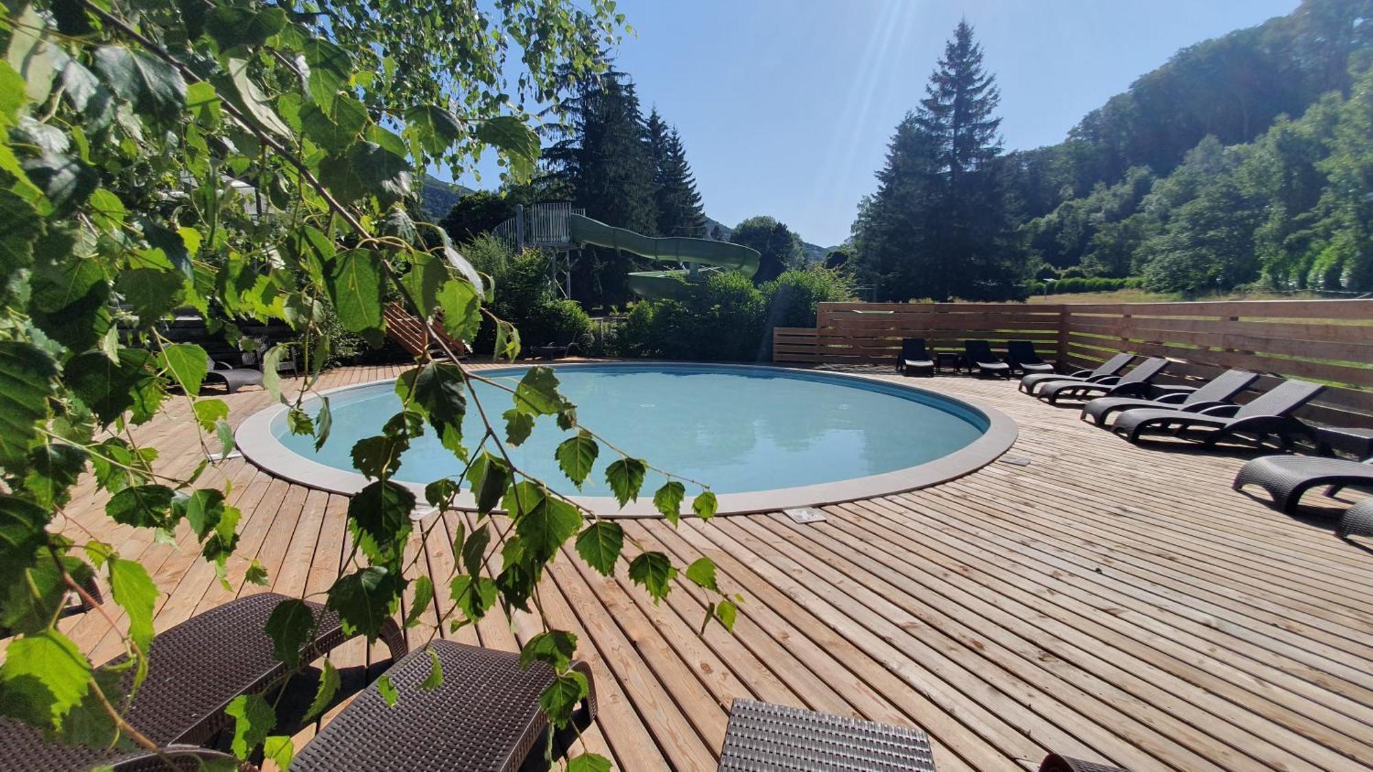 Camping Les Vernieres La Bourboule Sancy Bagian luar foto